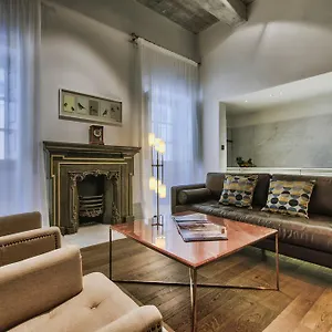 10 Strait Street Apartment
